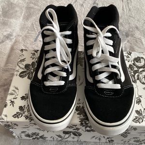 35. Vans Off The Wall Boys Athletic Shoes